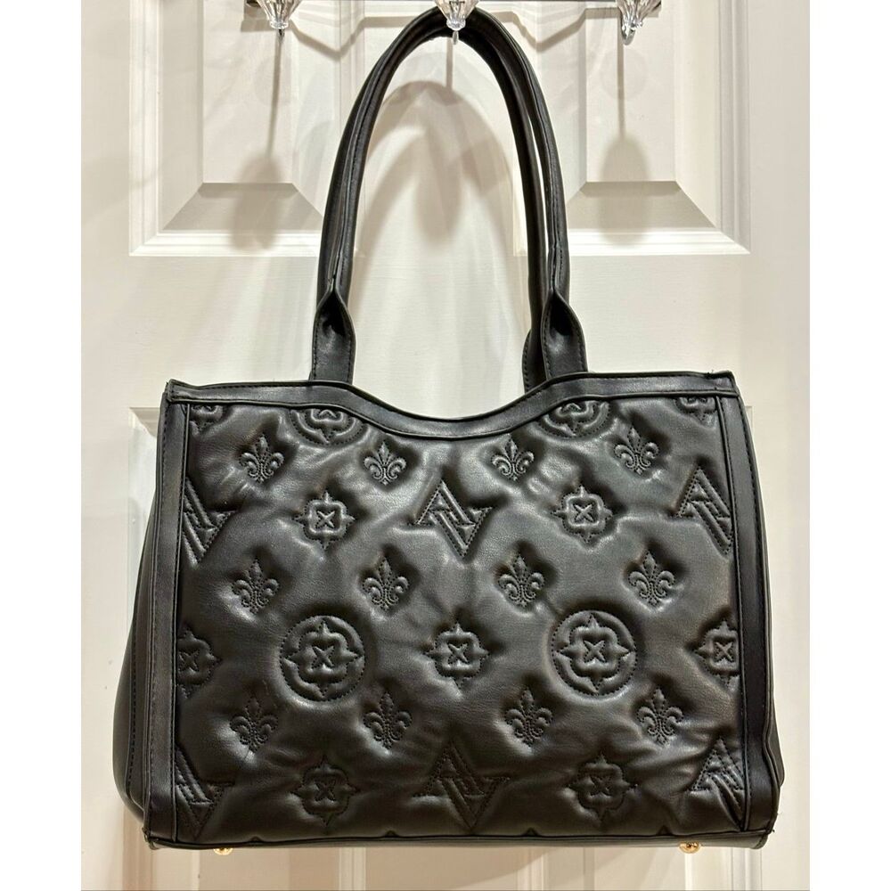 ADRIENNE  VITTADINI - EUC Large Black Quilted Tote Shoulder Bag. Great Condition